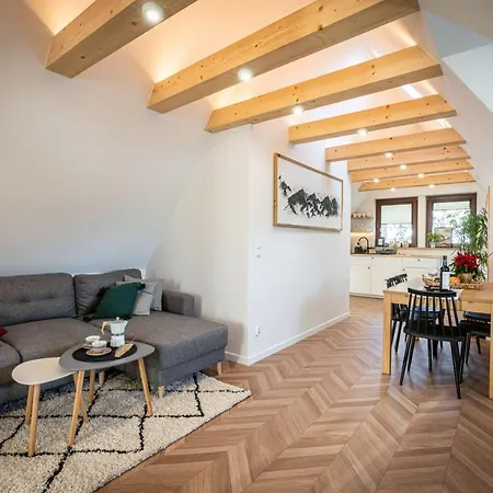 Zaszczyty Apartment